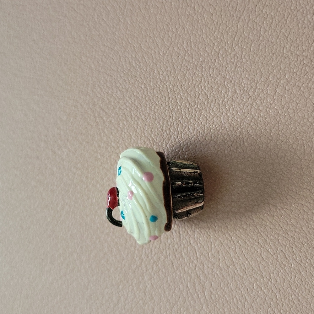 Brighton cupcake spacer bead